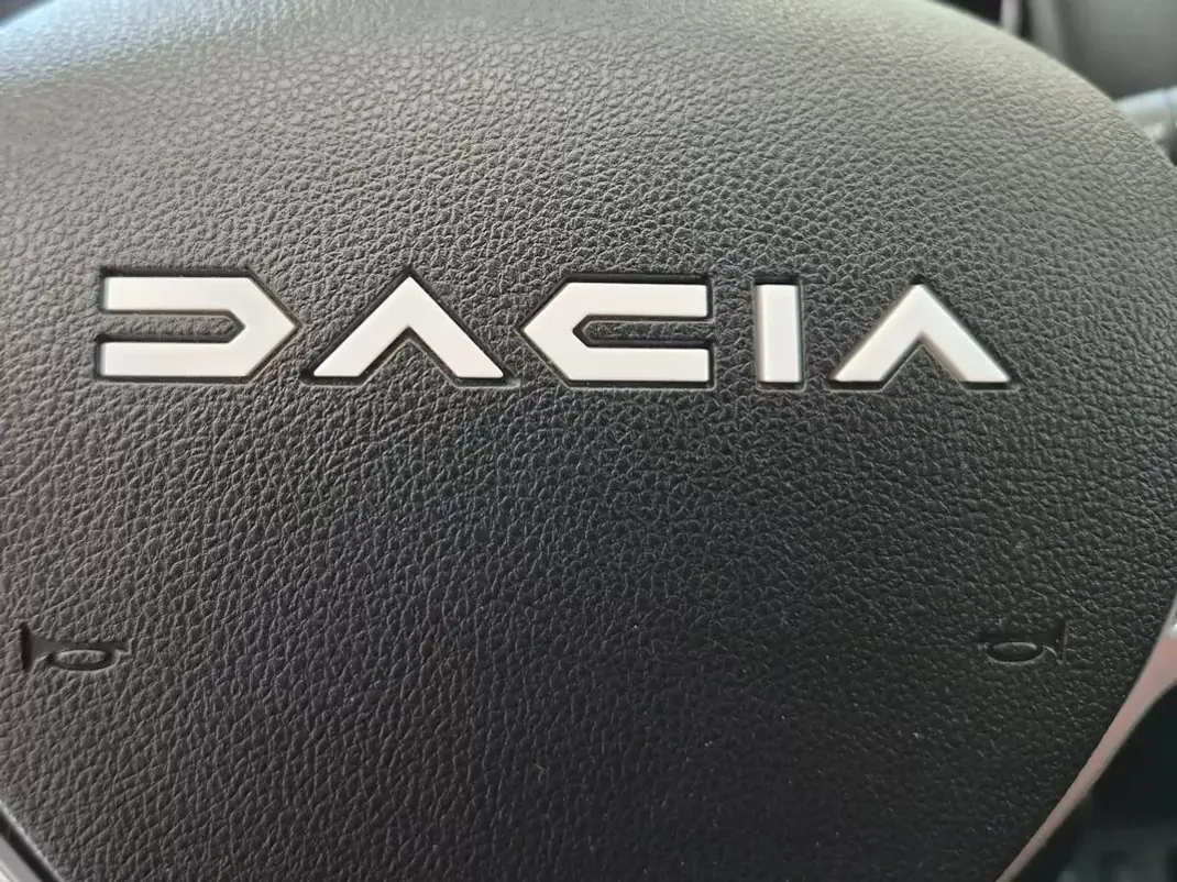 Dacia Spring 2022 - 11900 EUR, 31998 km - AUTO.MOTO.pt - 31998km - foto 23 de 30