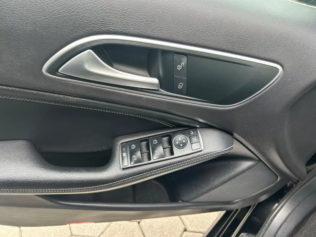 Mercedes-Benz A 180 2016 - 16750 EUR, 201775 km - AUTO.MOTO.pt - 201775km - foto 10 de 23