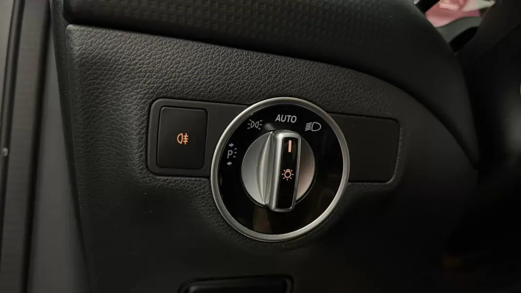 Mercedes-Benz A 180 2014 - 13990 EUR, 259250 km - AUTO.MOTO.pt - 259250km - foto 11 de 29