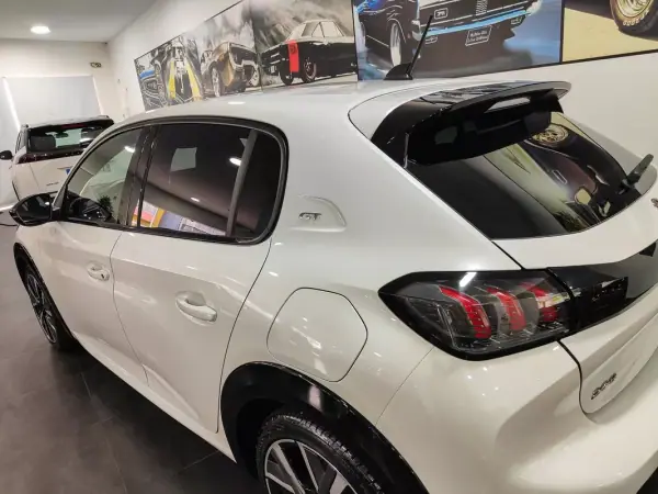 Peugeot 208 2021 - 13990 EUR, 80000 km - AUTO.MOTO.pt - 80000km - foto 17 de 49