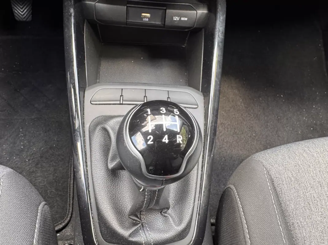 Kia Stonic 2025 - 16990 EUR, 23503 km - AUTO.MOTO.pt - 23503km - foto 19 de 23