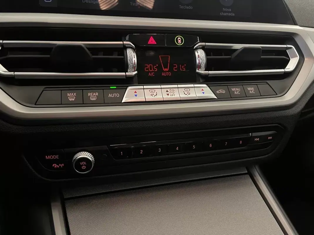BMW 330 2019 - 23450 EUR, 115000 km - AUTO.MOTO.pt - 115000km - foto 28 de 36