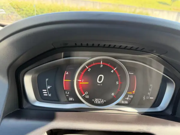 Volvo XC 60 2017 - 21499 EUR, 132121 km - AUTO.MOTO.pt - 132121km - foto 26 de 28