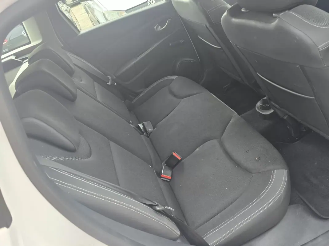 Renault Clio Break 2016 - 6500 EUR, 258776 km - 258776km - foto 17 de 21