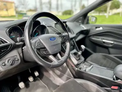 Ford Kuga 2017 - 16490 EUR, 75000 km - AUTO.MOTO.pt - 75000km - foto 45 de 60