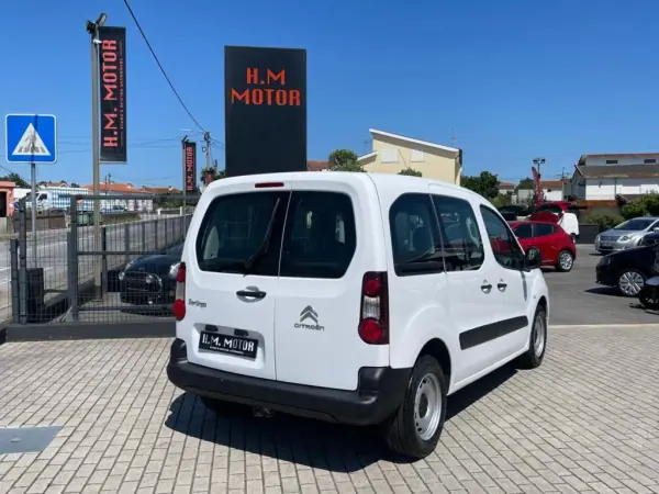 Citroën Berlingo 2017 - 9900 EUR, 312000 km - AUTO.MOTO.pt - 312000km - foto 6 de 14