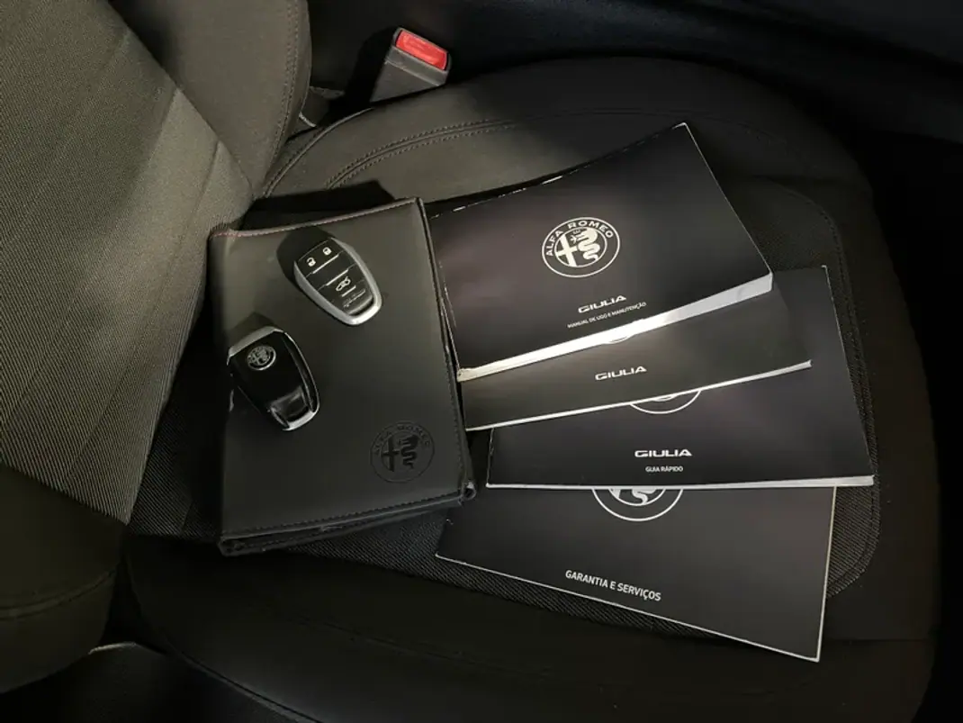 Alfa Romeo Giulia 2016 - 18500 EUR, 153000 km - AUTO.MOTO.pt - 153000km - foto 12 de 35