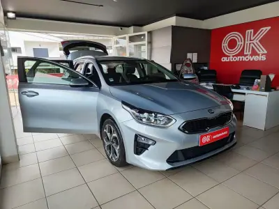 Kia Ceed SW 2019 - 18250 EUR, 70500 km - AUTO.MOTO.pt - 70500km - foto 19 de 35