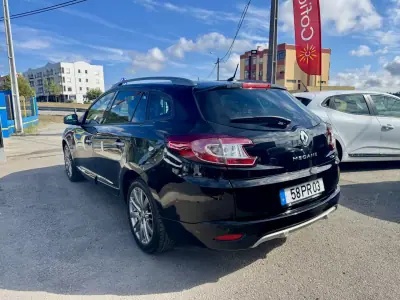 Renault Mégane Sport Tourer 2015 - 11750 EUR, 176509 km - AUTO.MOTO.pt - 176509km - foto 6 de 31