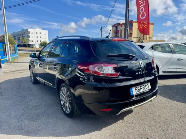 Renault Mégane Sport Tourer 2015 - 11750 EUR, 176509 km - AUTO.MOTO.pt - 176509km - foto 6 de 31