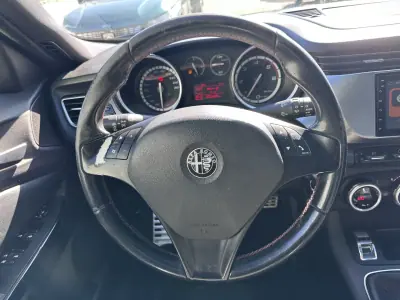 Alfa Romeo Giulietta 2011 - 6900 EUR, 220000 km - AUTO.MOTO.pt - 220000km - foto 17 de 29