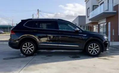 Volkswagen Tiguan Allspace 2018 - 29890 EUR, 105000 km - AUTO.MOTO.pt - 105000km - foto 2 de 41