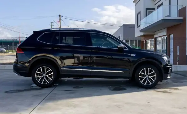 Volkswagen Tiguan Allspace 2018 - 29890 EUR, 105000 km - AUTO.MOTO.pt - 105000km - foto 2 de 41