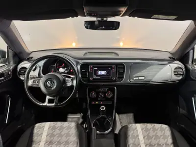 Volkswagen New Beetle 2018 - 19900 EUR, 58588 km - 58588km - foto 12 de 47