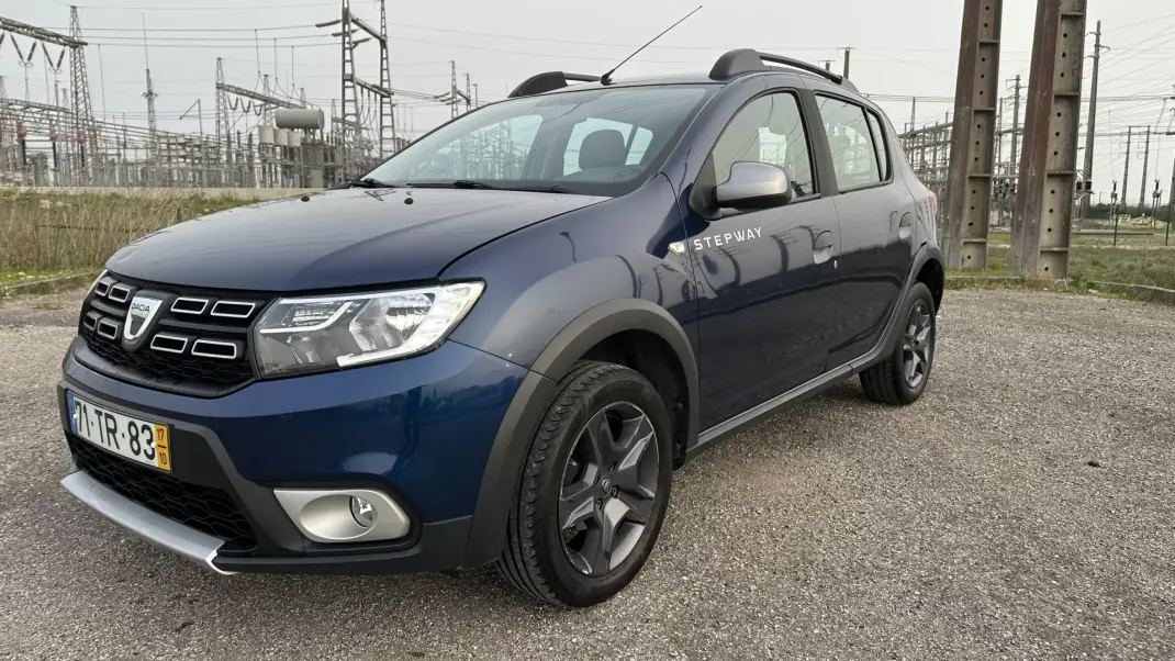 Dacia Sandero 2017 - 9750 EUR, 76000 km - AUTO.MOTO.pt - 76000km - foto 3 de 12