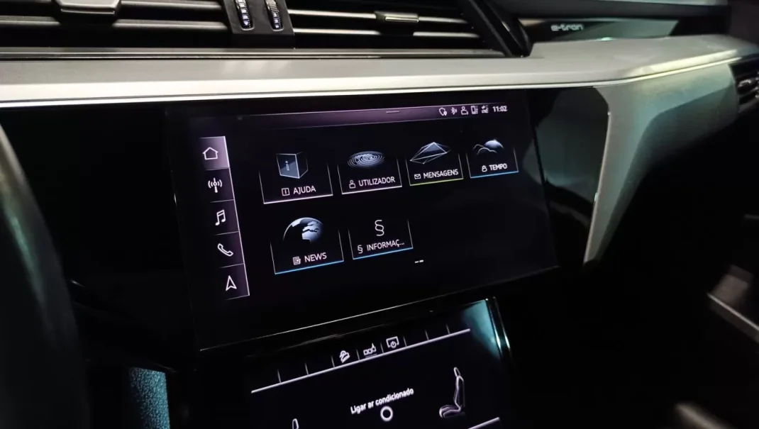 Audi e-tron 2019 - 42900 EUR, 78950 km - AUTO.MOTO.pt - 78950km - foto 39 de 58