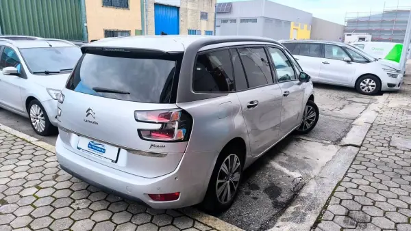 Citroën C4 Grand Picasso 2015 - 10900 EUR, 190000 km - AUTO.MOTO.pt - 190000km - foto 2 de 20