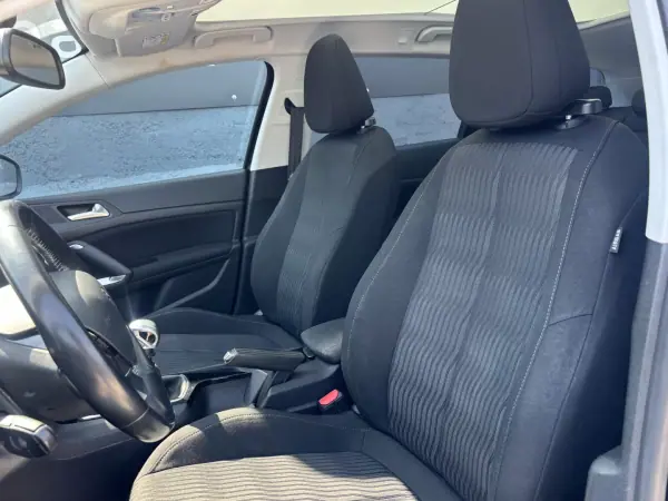Peugeot 308 SW 2015 - 7500 EUR, 178000 km - AUTO.MOTO.pt - 178000km - foto 12 de 19