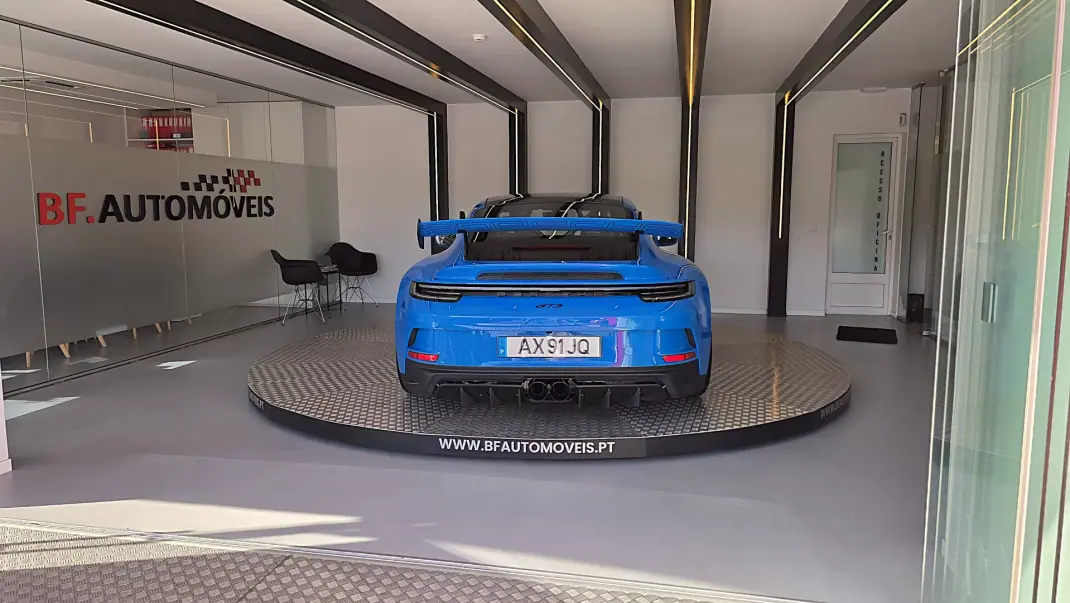 Porsche 992 2023 - 245000 EUR, 18096 km - AUTO.MOTO.pt - 18096km - foto 18 de 56