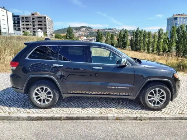 Jeep Grand Cherokee 2016 - 34950 EUR, 135350 km - AUTO.MOTO.pt - 135350km - foto 17 de 60