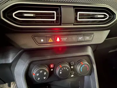 Dacia Jogger 2023 - 14950 EUR, 107000 km - AUTO.MOTO.pt - 107000km - foto 13 de 33