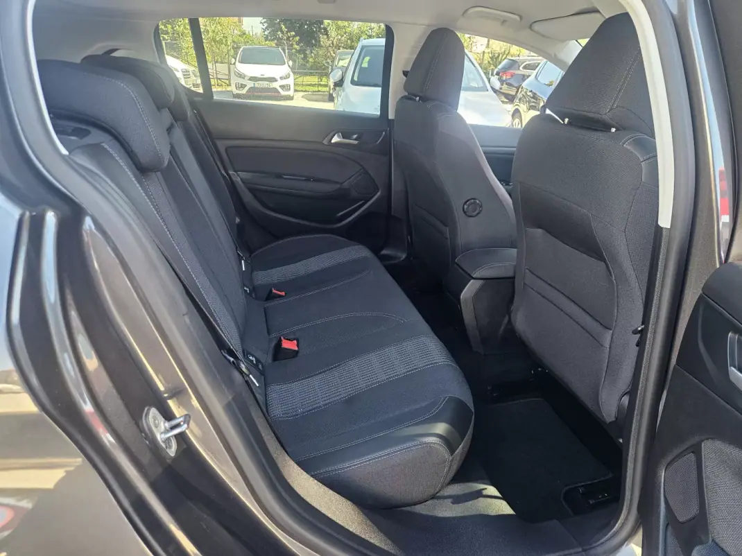 Peugeot 308 2018 - 13200 EUR, 61900 km - 61900km - foto 19 de 37