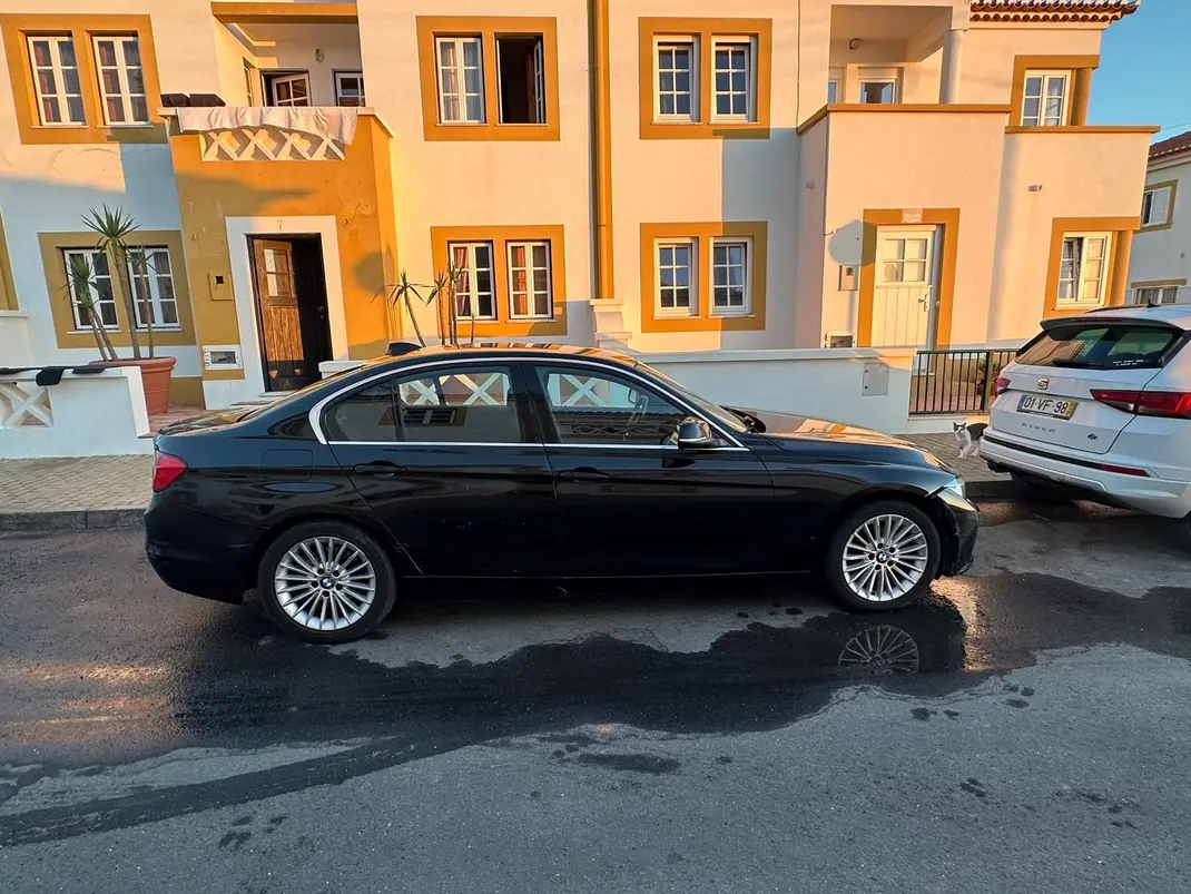 BMW 318 2013 - 14000 EUR, 151920 km - 151920km - foto 6 de 12
