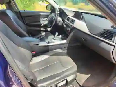 BMW 330 2018 - 15900 EUR, 231000 km - AUTO.MOTO.pt - 231000km - foto 13 de 15