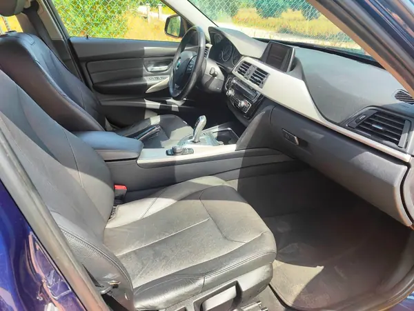 BMW 330 2018 - 15900 EUR, 231000 km - AUTO.MOTO.pt - 231000km - foto 13 de 15