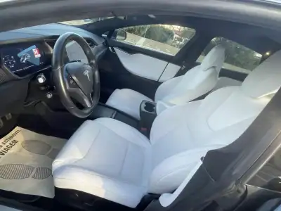 Tesla Model S 2018 - 37900 EUR, 131000 km - AUTO.MOTO.pt - 131000km - foto 6 de 11