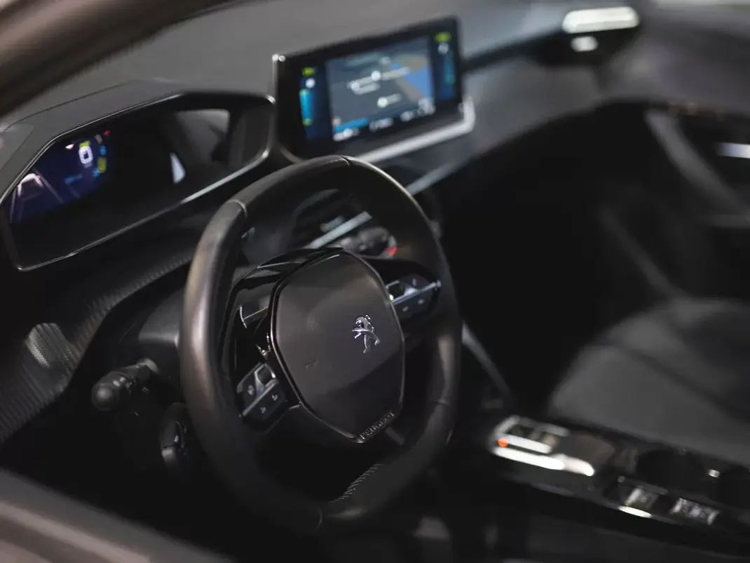 Peugeot e-2008 2023 - 20750 EUR, 50011 km - AUTO.MOTO.pt - 50011km - foto 14 de 21