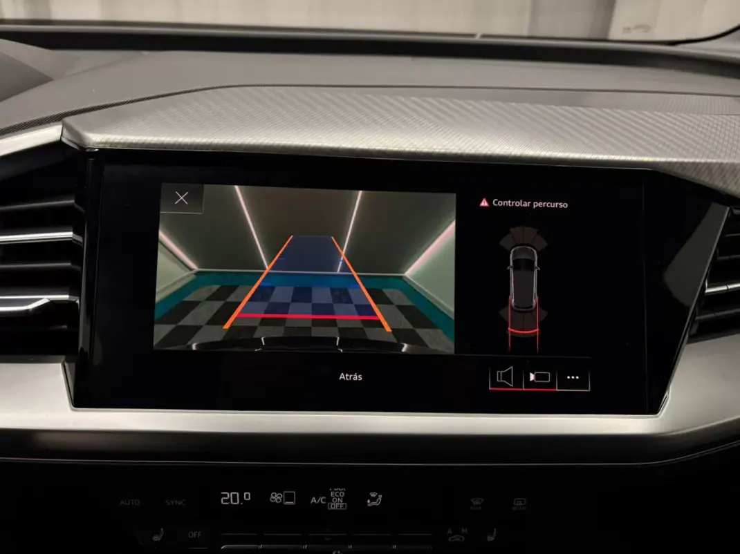 Audi Q4 e-tron 2021 - 25500 EUR, 157000 km - AUTO.MOTO.pt - 157000km - foto 11 de 18