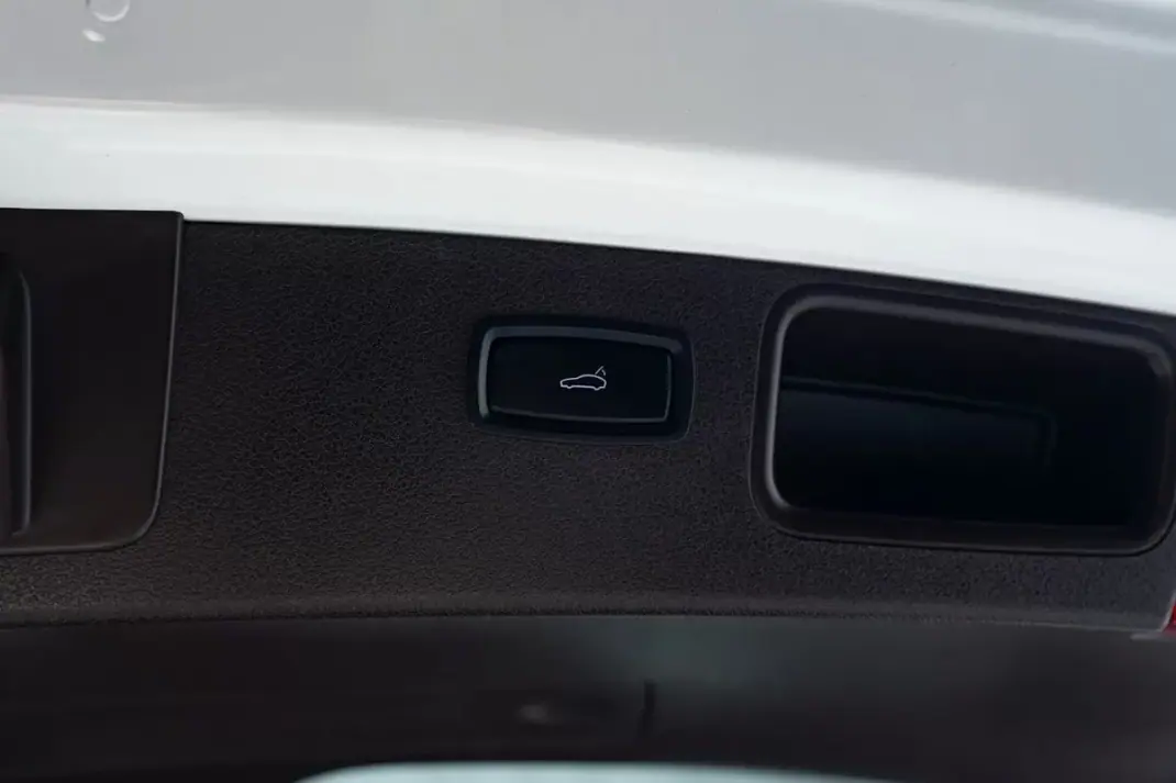 Porsche Macan 2016 - 49950 EUR, 131000 km - AUTO.MOTO.pt - 131000km - foto 13 de 53