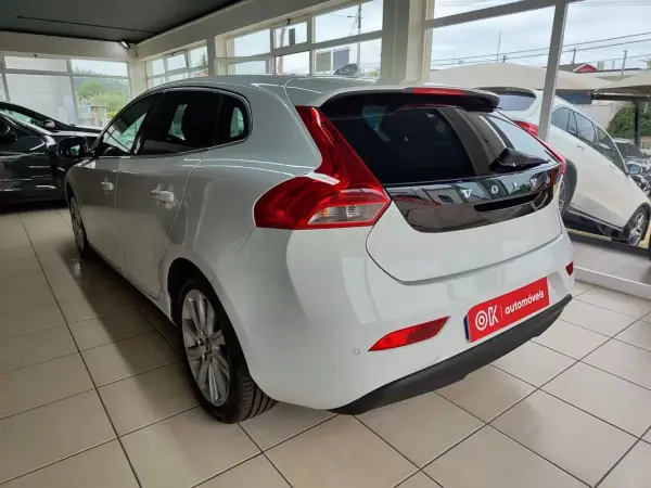 Volvo V40 2013 - 7750 EUR, 298000 km - AUTO.MOTO.pt - 298000km - foto 9 de 36