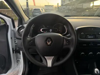 Renault Clio 2016 - 9990 EUR, 114000 km - AUTO.MOTO.pt - 114000km - foto 15 de 22
