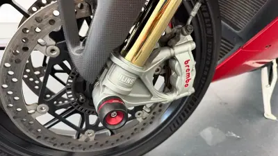 Ducati Panigale V4 S 2020 - 23990 EUR, 33324 km - AUTO.MOTO.pt - 33324km - foto 9 de 17