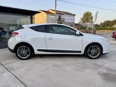 Renault Mégane Coupe 2012 - 7999 EUR, 199000 km - 199000km - foto 16 de 18