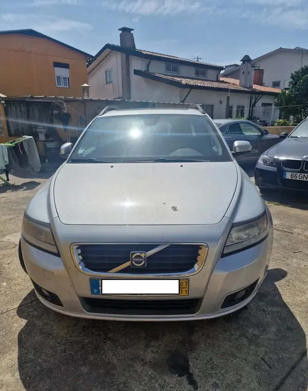 Volvo V50 2007 - 4250 EUR, 320000 km - AUTO.MOTO.pt - 320000km - foto 2 de 9