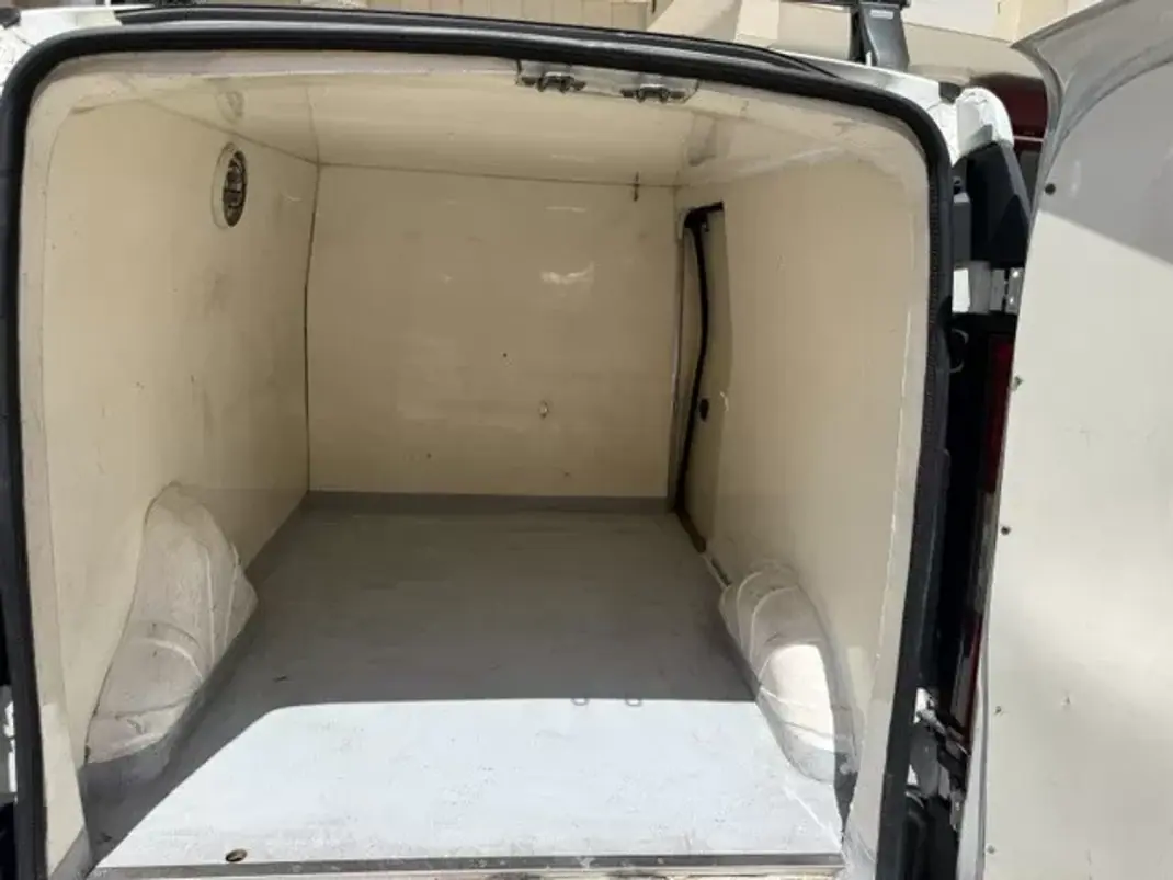 Fiat DOBLO CARGO 1.3 MULTIJET EASY 2009 - 5250 EUR, 190000 km - AUTO.MOTO.pt - 190000km - foto 7 de 27