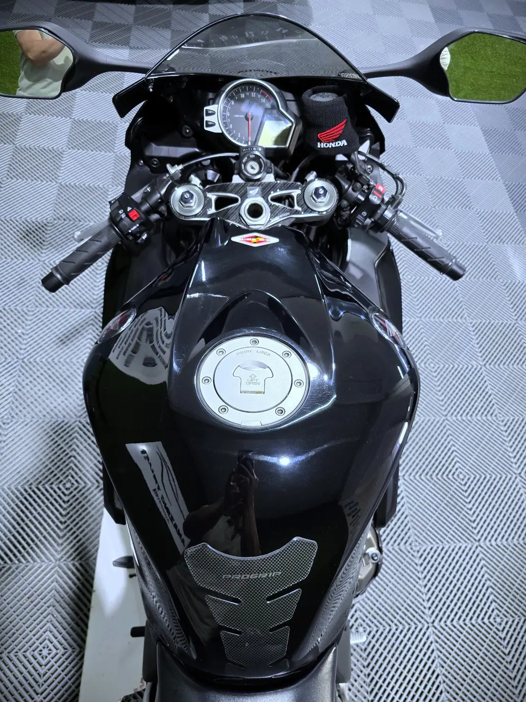 Honda CBR 1000RR 2008 - 8950 EUR, 32000 km - AUTO.MOTO.pt - 32000km - foto 9 de 15