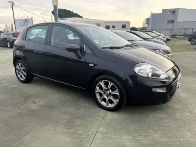 Fiat Punto 2018 - 8999 EUR, 169456 km - AUTO.MOTO.pt - 169456km - foto 4 de 16