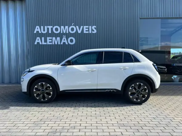 Fiat 600 2025 - 24500 EUR, 9900 km - AUTO.MOTO.pt - 9900km - foto 4 de 16