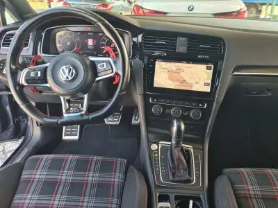 Volkswagen Polo 2014 - 19990 EUR, 85000 km - AUTO.MOTO.pt - 85000km - foto 14 de 24