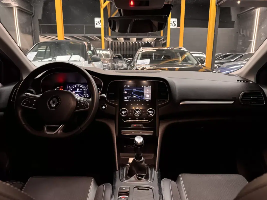 Renault Mégane Sport Tourer 2021 - 14990 EUR, 171050 km - AUTO.MOTO.pt - 171050km - foto 17 de 32