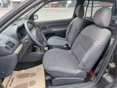 Renault Clio 2004 - 2990 EUR, 268181 km - AUTO.MOTO.pt - 268181km - foto 11 de 16