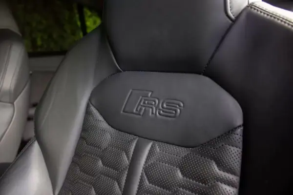 Audi RS Q8 2021 - 131900 EUR, 91000 km - AUTO.MOTO.pt - 91000km - foto 15 de 26