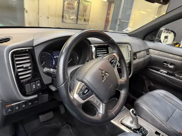 Mitsubishi Outlander 2020 - 24900 EUR, 63000 km - AUTO.MOTO.pt - 63000km - foto 7 de 14