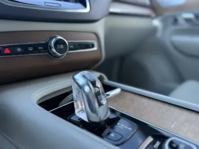 Volvo XC 90 2016 - 24999 EUR, 180000 km - AUTO.MOTO.pt - 180000km - foto 20 de 25