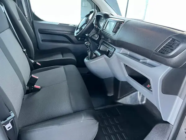 Citroën Jumpy 2019 - 18500 EUR, 162700 km - AUTO.MOTO.pt - 162700km - foto 7 de 13