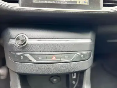 Peugeot 308 2015 - 11900 EUR, 210000 km - AUTO.MOTO.pt - 210000km - foto 28 de 36